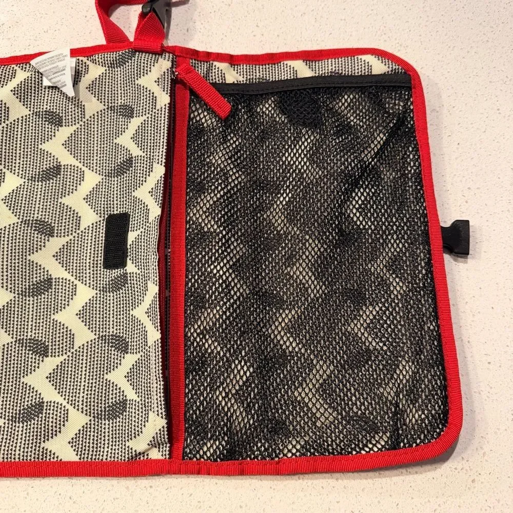 Skip Hop Pronto Portable Changing Station Clutch Gray Chevron Red Baby OS